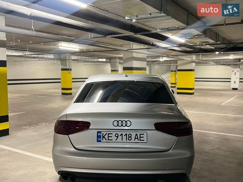 Седан Audi A4 2013 в Днепре