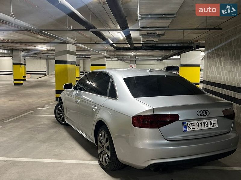Седан Audi A4 2013 в Днепре