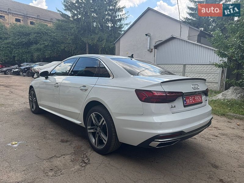 Седан Audi A4 2021 в Ровно