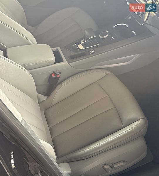 Седан Audi A4 2019 в Стрые