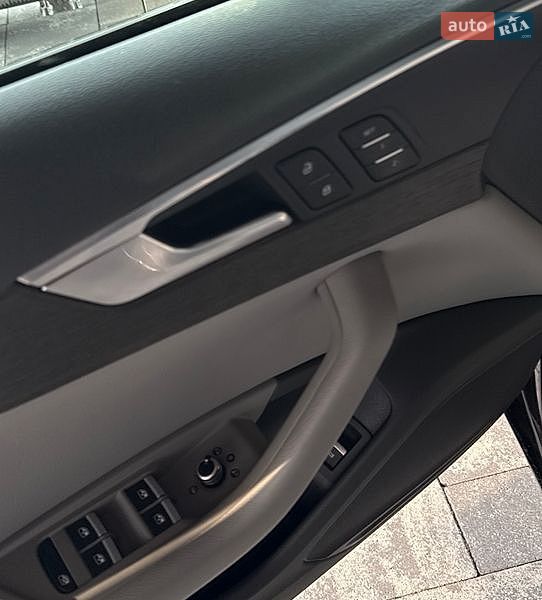 Седан Audi A4 2019 в Стрые