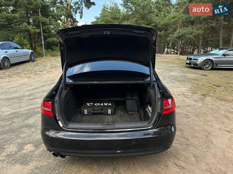 Седан Audi A4 2012 в Киеве