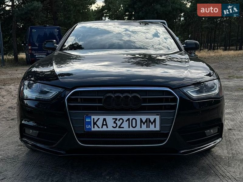 Седан Audi A4 2012 в Киеве