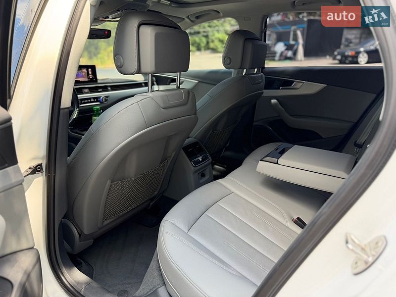 Седан Audi A4 2016 в Киеве