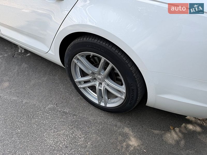 Седан Audi A4 2016 в Киеве