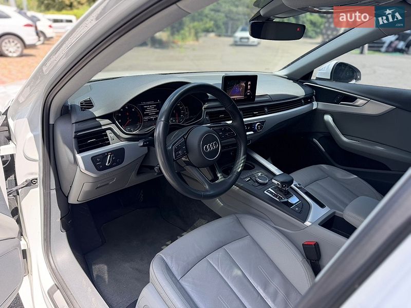Седан Audi A4 2016 в Киеве