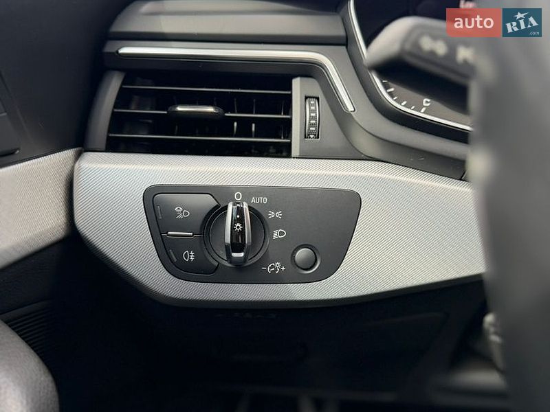 Седан Audi A4 2015 в Стрые