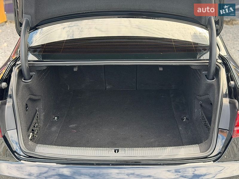 Седан Audi A4 2015 в Стрые