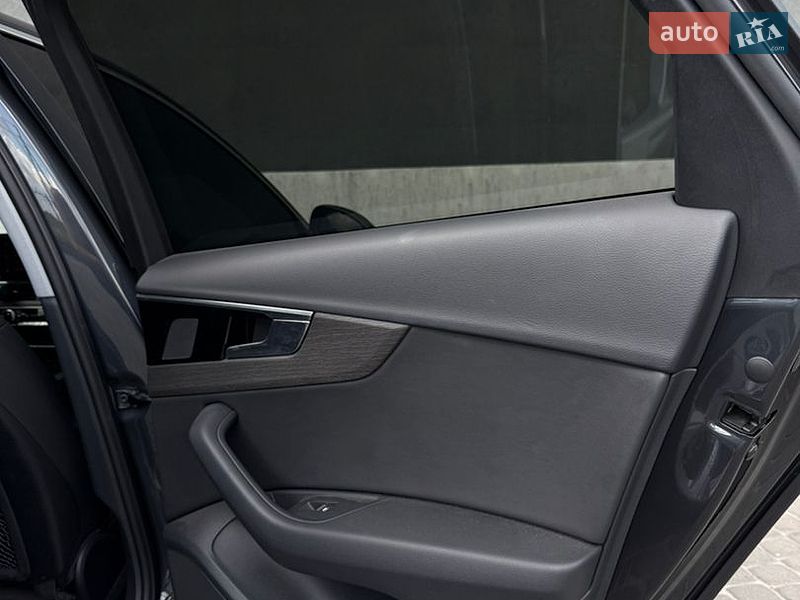 Седан Audi A4 2021 в Тернополі