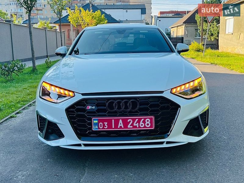Седан Audi A4 2022 в Мукачевому
