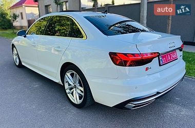 Седан Audi A4 2022 в Мукачевому