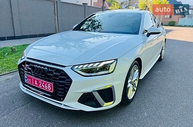 Седан Audi A4 2022 в Мукачевому