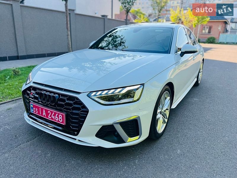 Седан Audi A4 2022 в Мукачевому