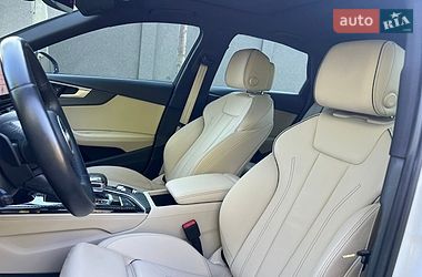 Седан Audi A4 2022 в Мукачевому