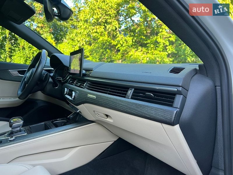 Седан Audi A4 2022 в Мукачевому