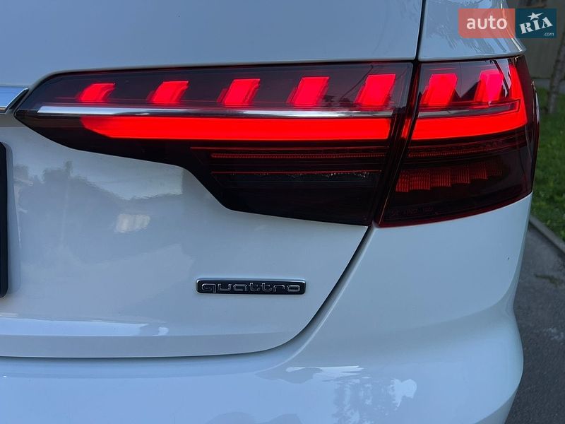 Седан Audi A4 2022 в Мукачевому