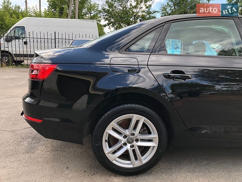 Седан Audi A4 2017 в Ирпене