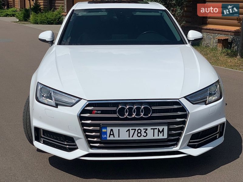 Седан Audi A4 2016 в Киеве
