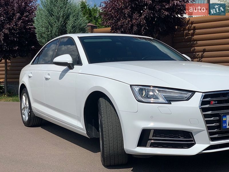 Седан Audi A4 2016 в Киеве