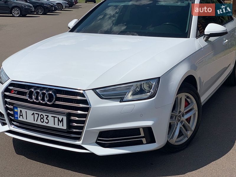 Седан Audi A4 2016 в Киеве