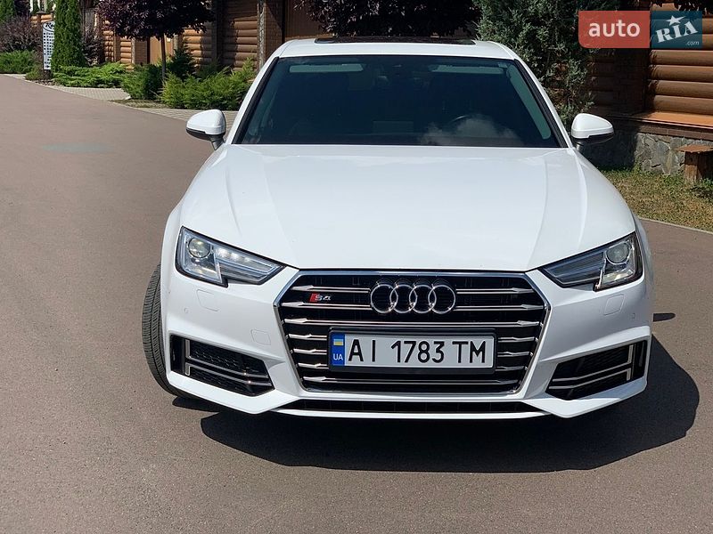 Седан Audi A4 2016 в Киеве