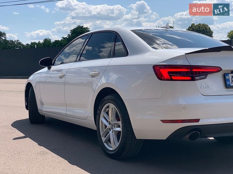 Седан Audi A4 2016 в Киеве
