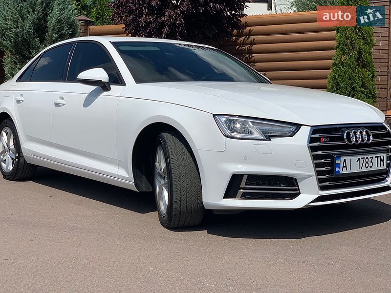 Седан Audi A4 2016 в Киеве