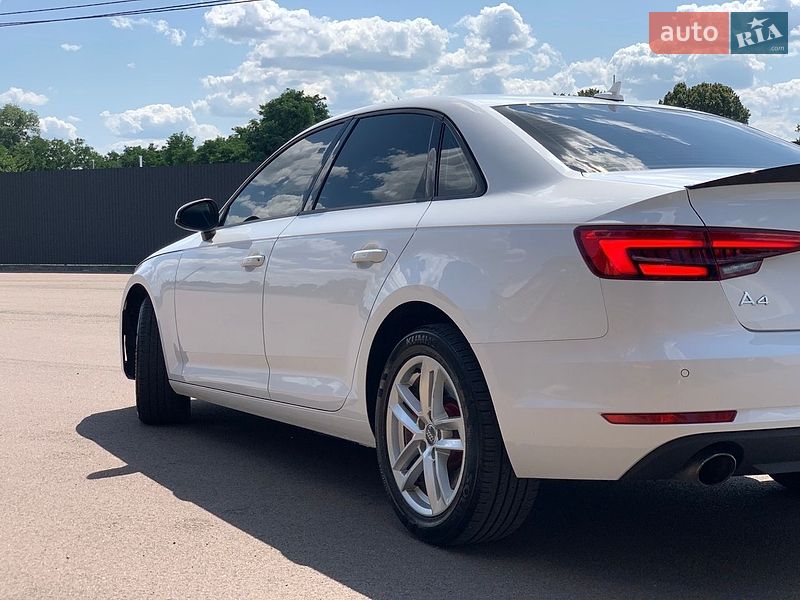 Седан Audi A4 2016 в Киеве