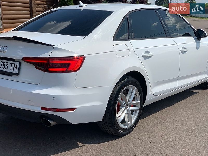 Седан Audi A4 2016 в Киеве
