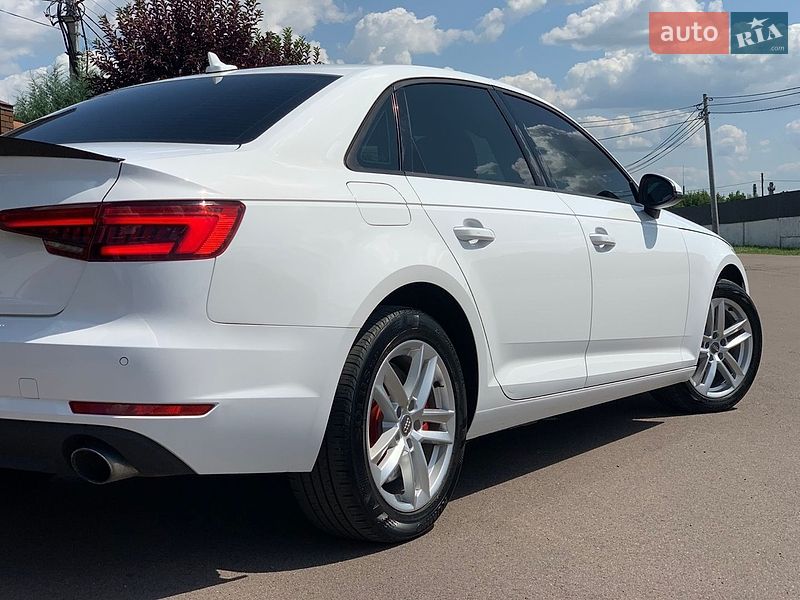 Седан Audi A4 2016 в Киеве