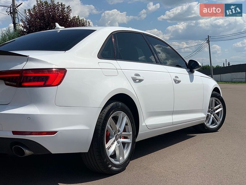 Седан Audi A4 2016 в Киеве
