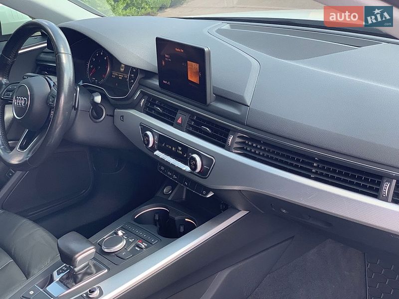 Седан Audi A4 2016 в Киеве