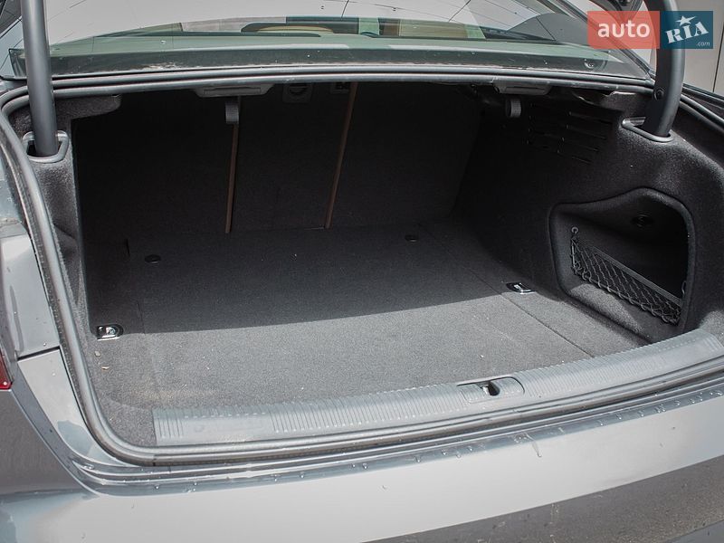 Седан Audi A4 2016 в Киеве