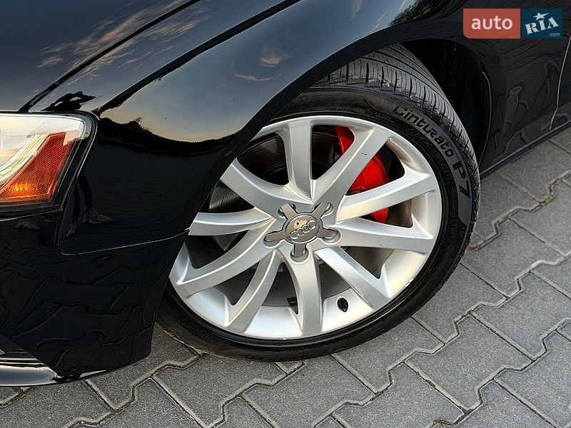 Седан Audi A4 2012 в Зборові