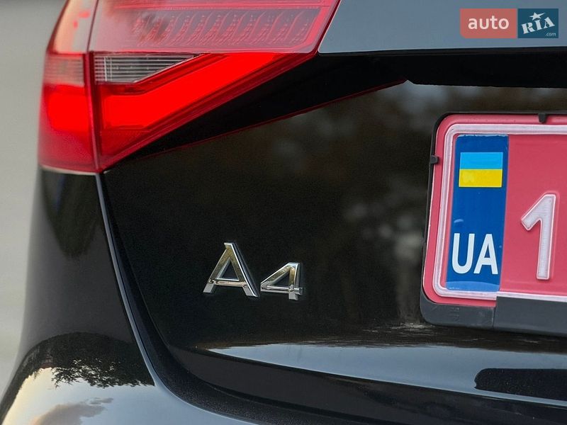 Седан Audi A4 2012 в Зборові