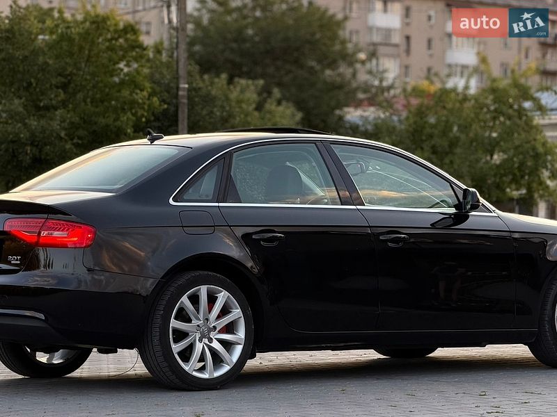 Седан Audi A4 2012 в Зборові