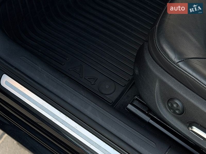 Седан Audi A4 2012 в Зборові