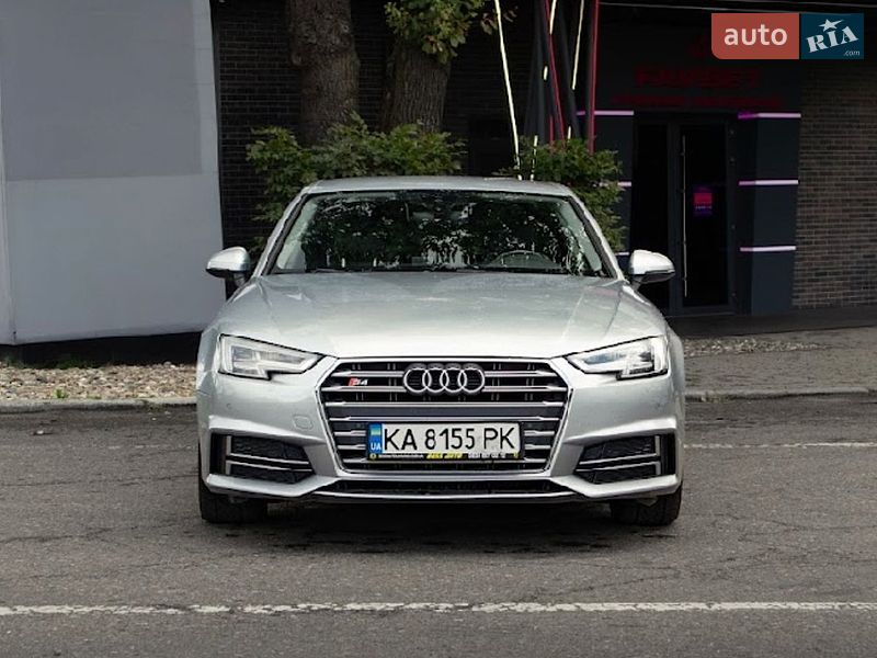 Седан Audi A4 2018 в Києві