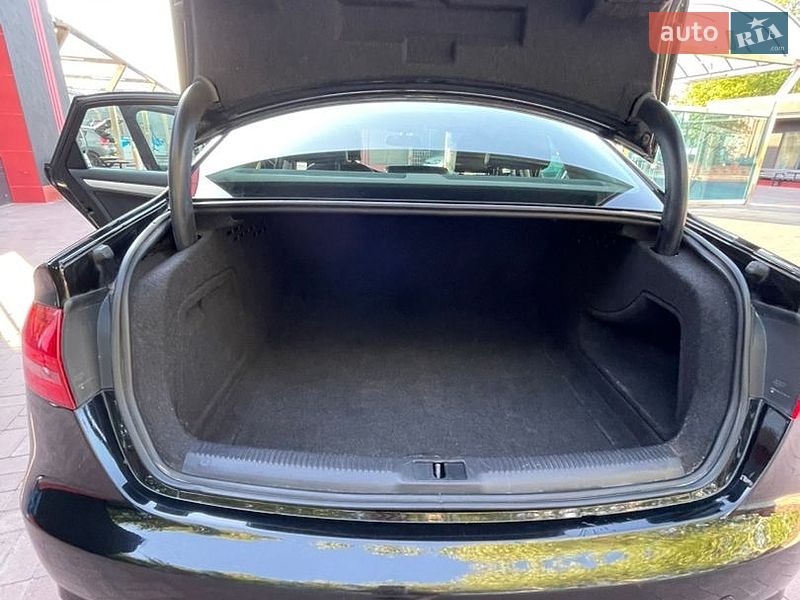 Седан Audi A4 2012 в Рівному