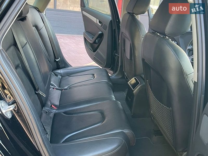 Седан Audi A4 2012 в Рівному