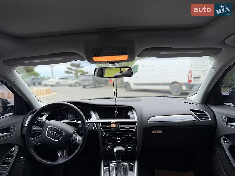 Седан Audi A4 2015 в Львові