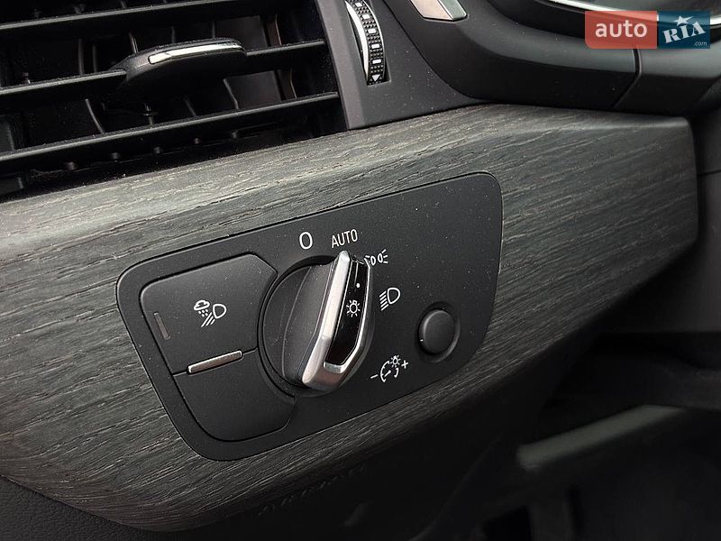Седан Audi A4 2017 в Львові