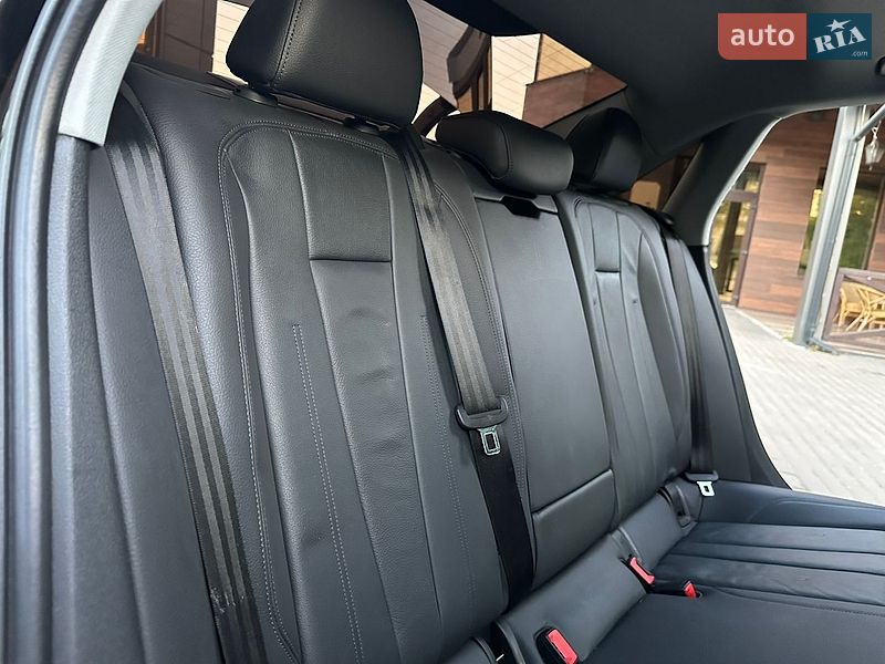 Седан Audi A4 2016 в Ровно