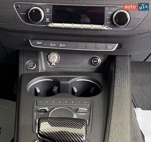 Седан Audi A4 2016 в Львове