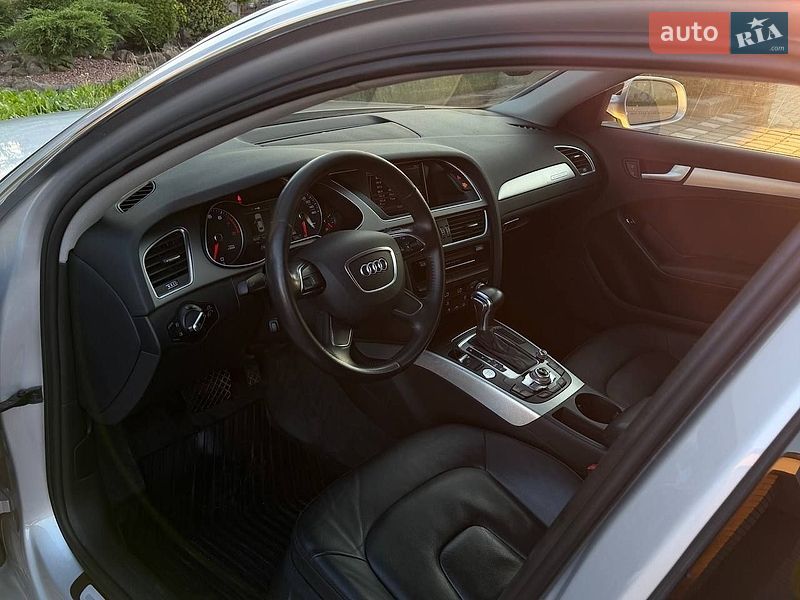Седан Audi A4 2015 в Стрию