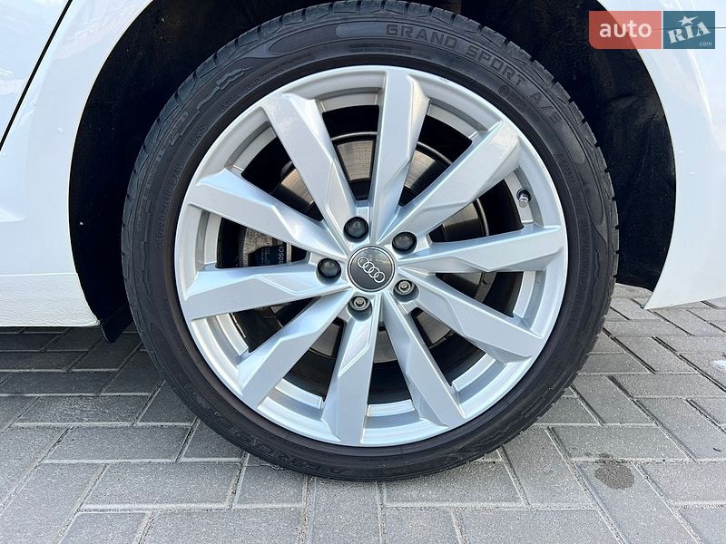 Седан Audi A4 2016 в Николаеве