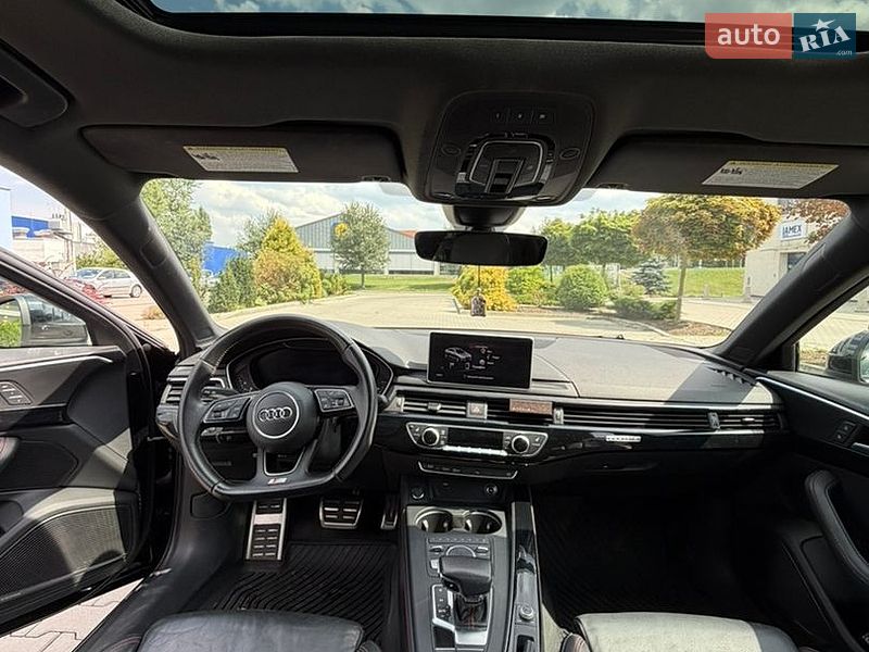 Седан Audi A4 2018 в Виноградові