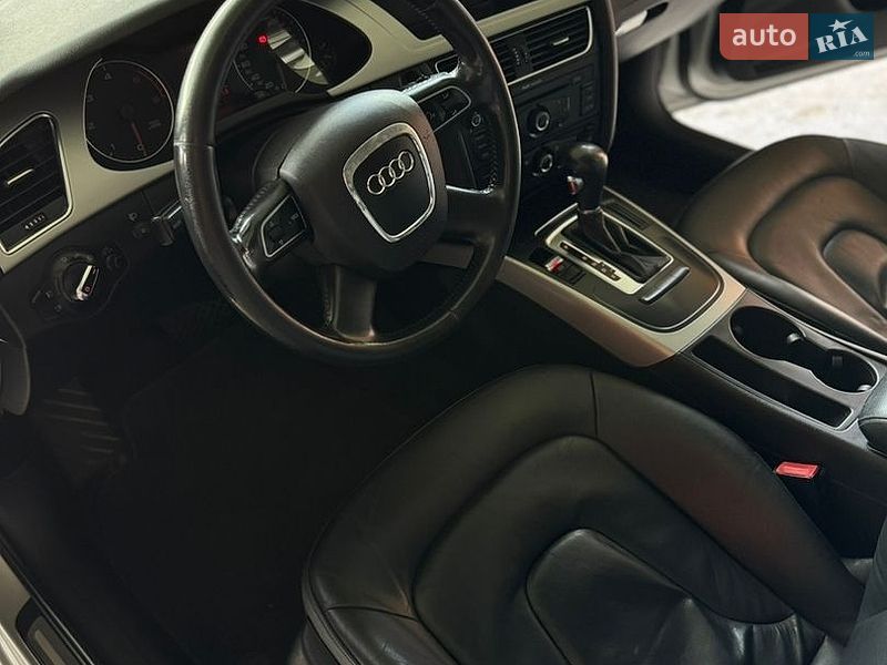 Седан Audi A4 2010 в Львові