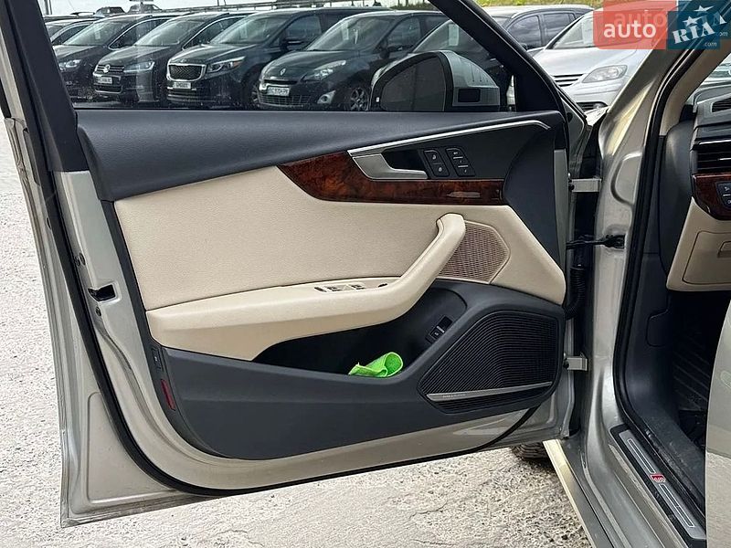 Седан Audi A4 2016 в Львове