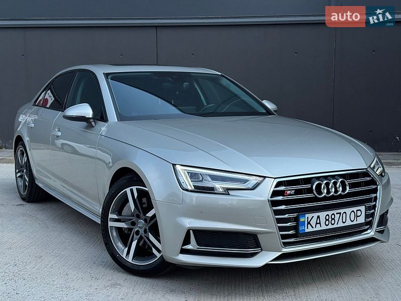 Седан Audi A4 2017 в Киеве